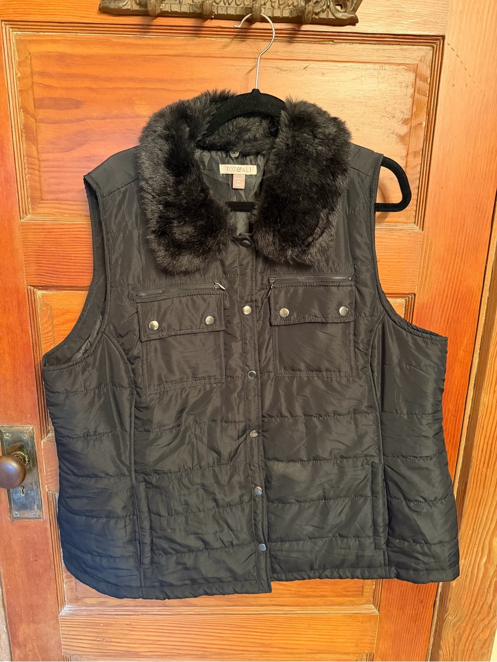 Roz & Ali Quilted Vest with Faux-Fur Collar - Black